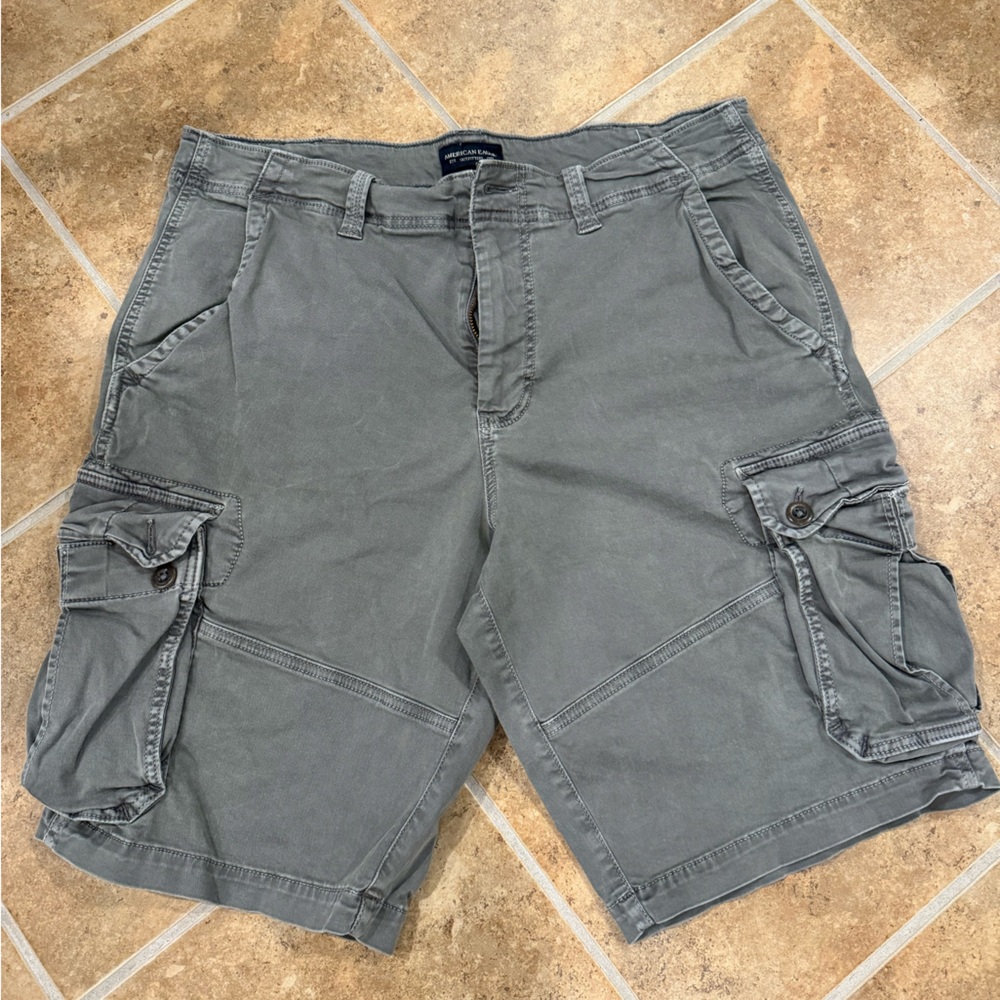 American Eagle cargo shorts